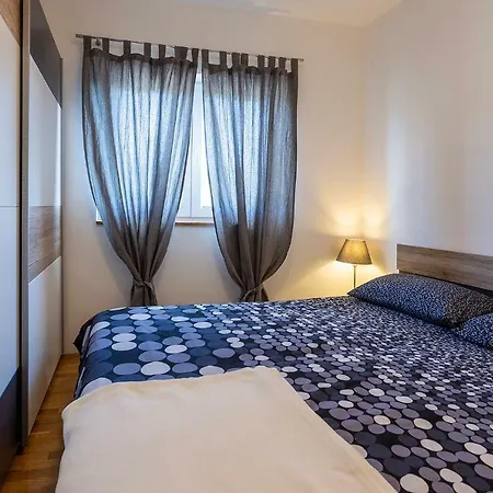 Apartment Karoca Pula