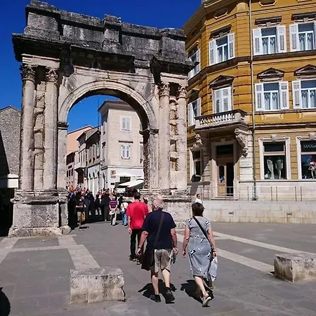 Apartman Karoca *